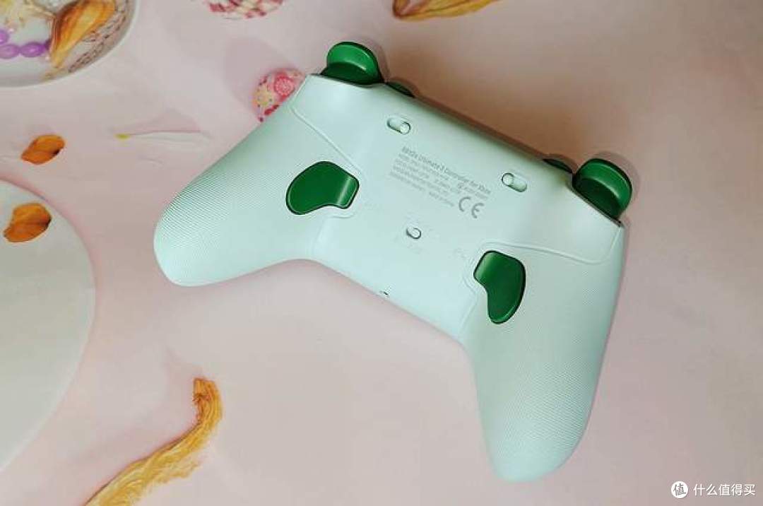 颜值与实力双在线!八位堂猎户座 3 代 XBOX 版海屿青手柄真能打