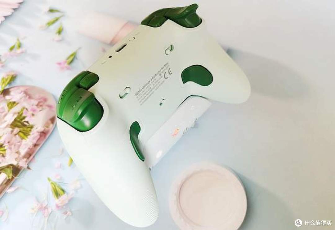 颜值与实力双在线!八位堂猎户座 3 代 XBOX 版海屿青手柄真能打