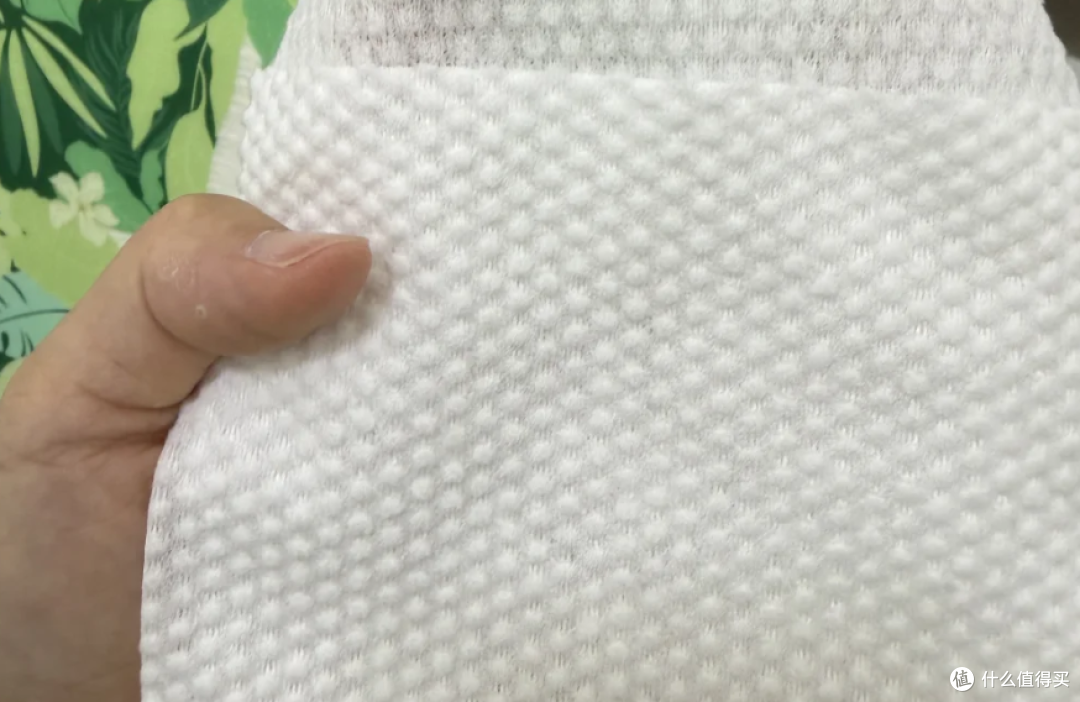 央视曝洗脸巾湿水异味隐形问题,洗脸巾该如何选购?几个细节更重要