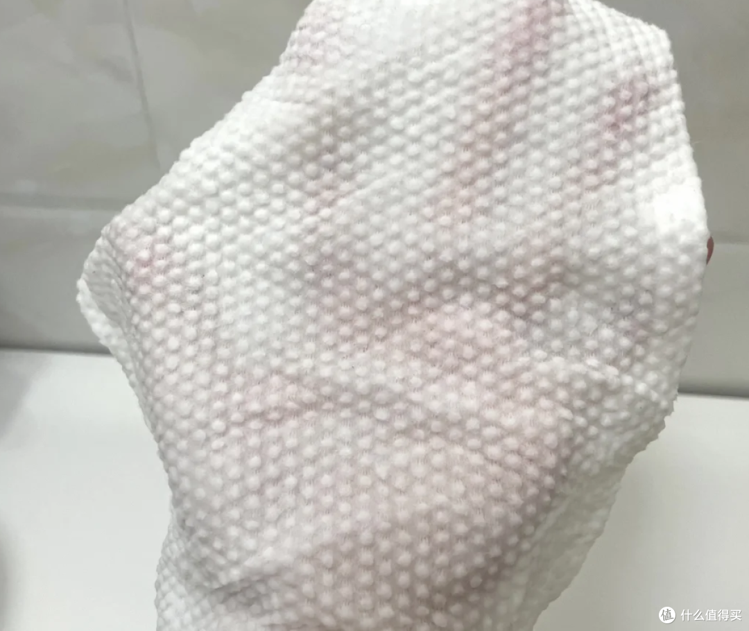 央视曝洗脸巾湿水异味隐形问题,洗脸巾该如何选购?几个细节更重要