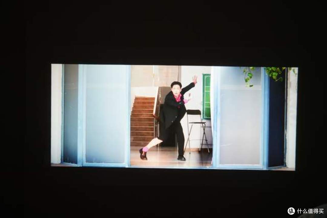 几百元也能拥有百寸大屏?GlowBox小光盒R1 实测,聊聊优点与短板