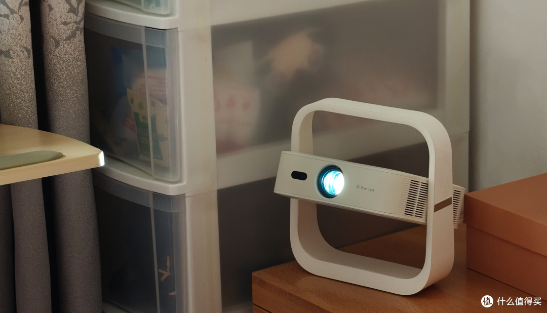 租房学生党百元投影新选手：GlowBox小光盒R1体验分享