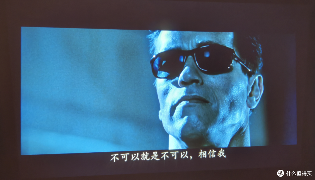 租房学生党百元投影新选手：GlowBox小光盒R1体验分享