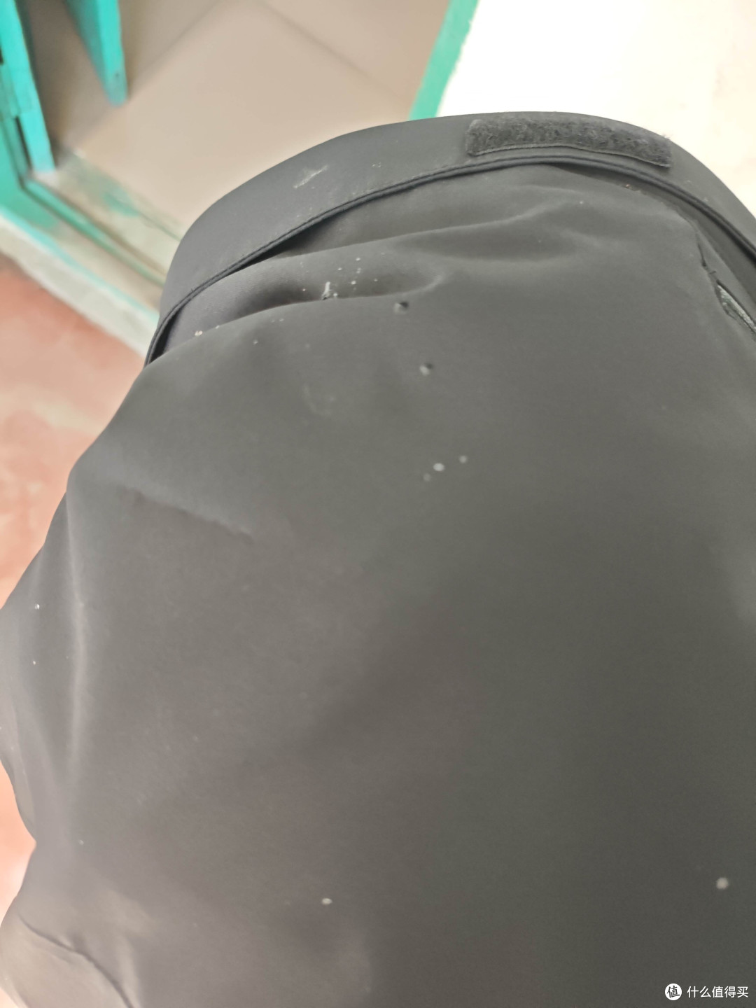 不同价位冲锋衣防水实测