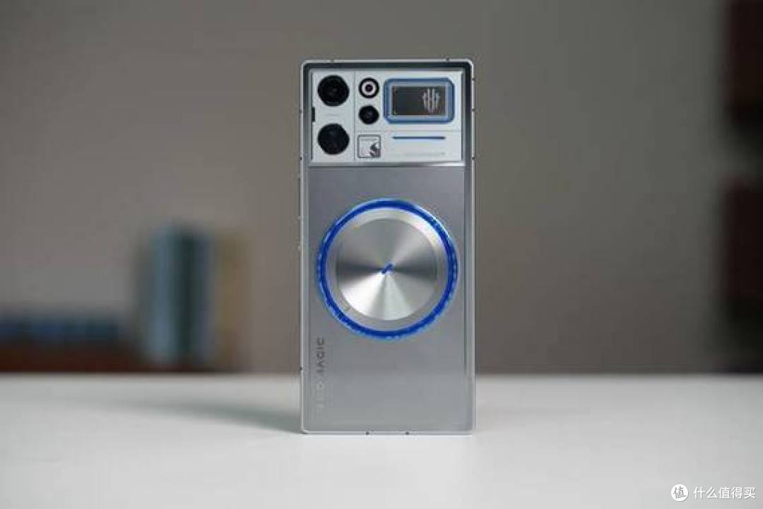 红魔 12 Pro + 登场，屏下真全面屏电竞旗舰再突破