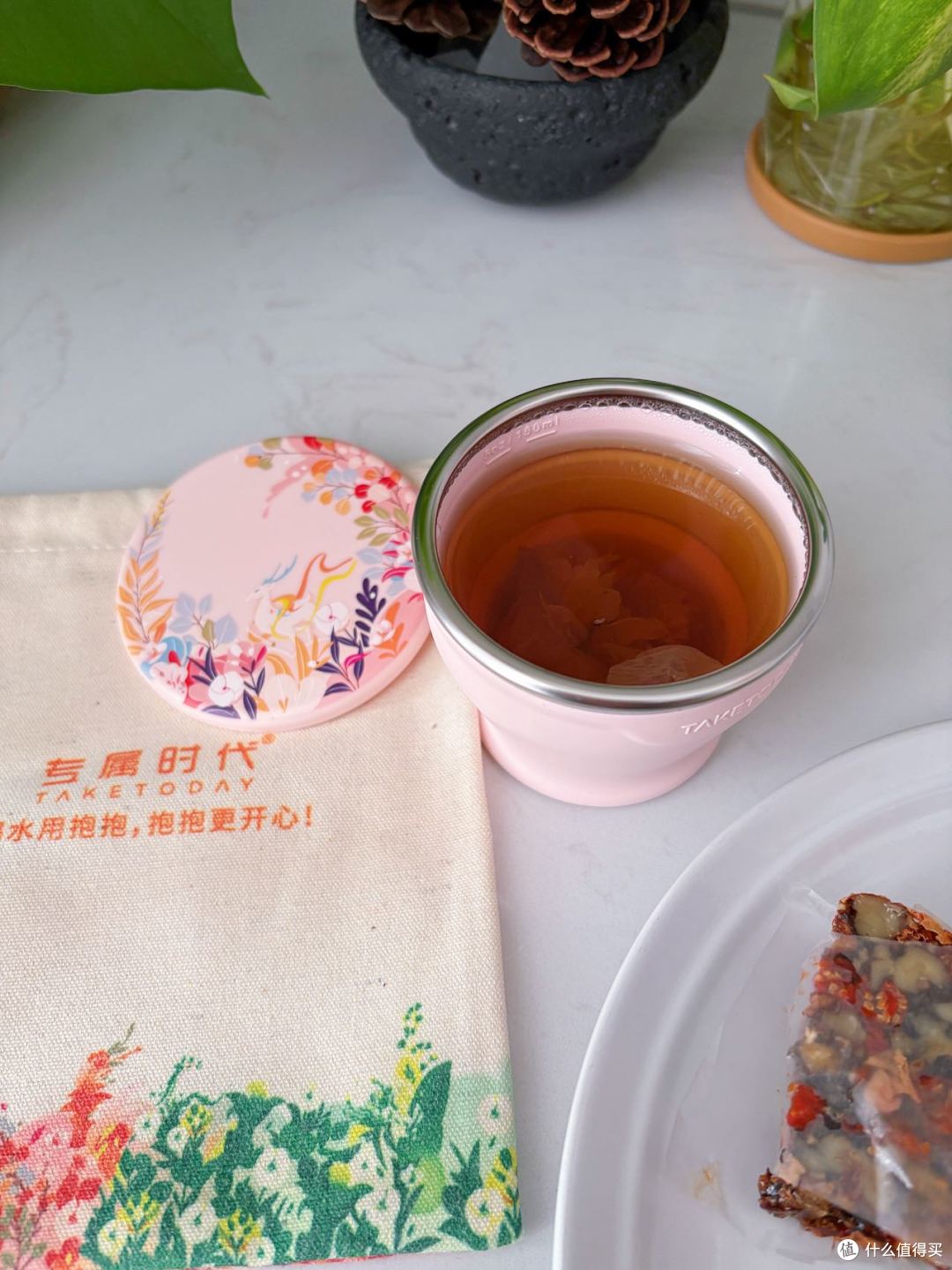 随身带水杯的痛点,被这款折叠粉饼杯解决了!