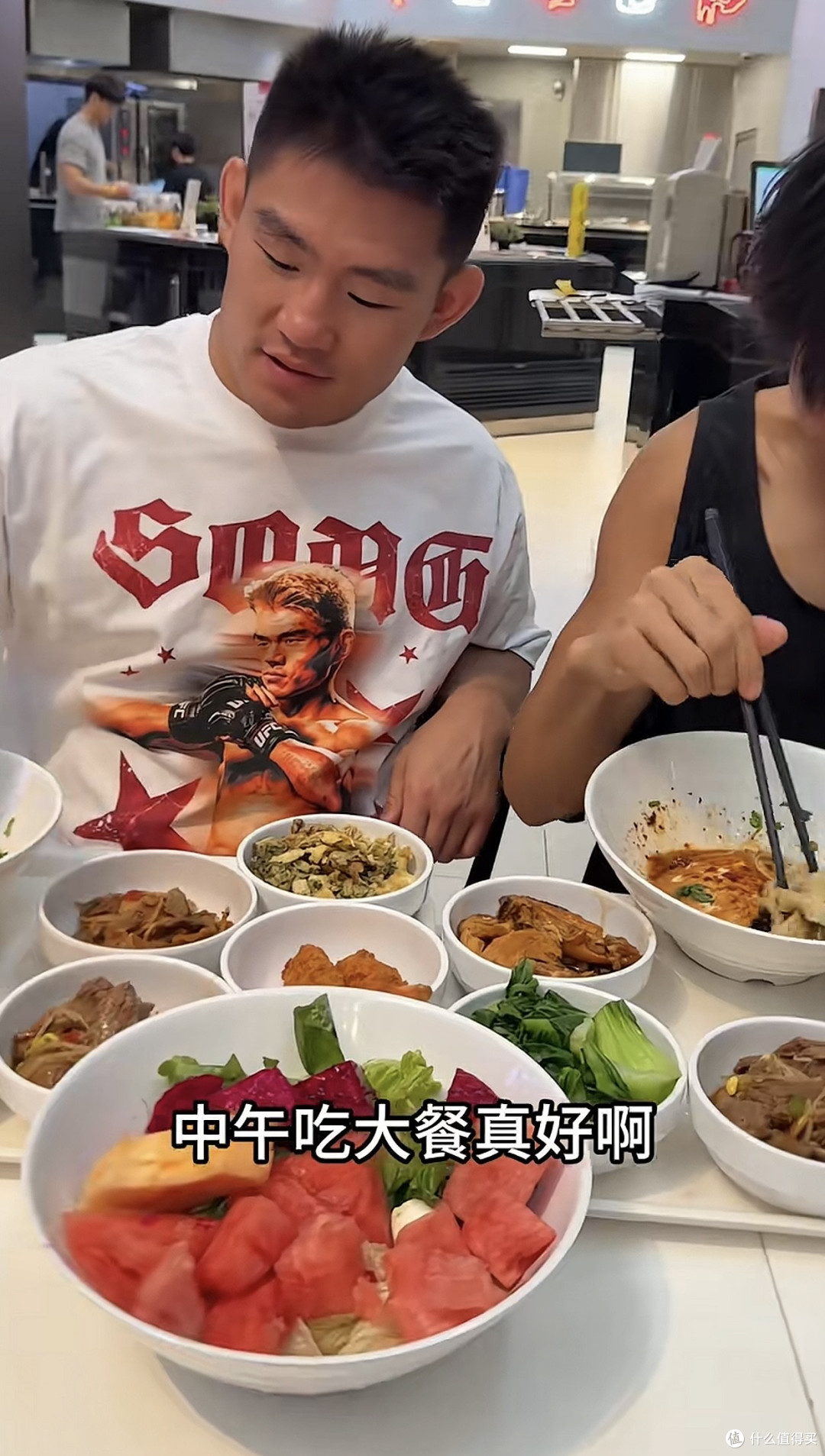 花小龙又反向自律？和UFC运动员宋亚东自律的一天
