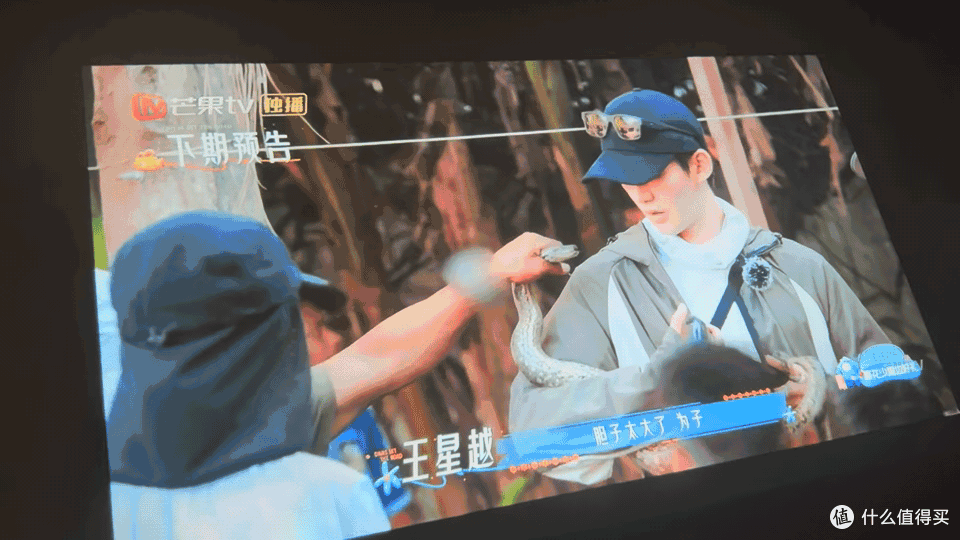 租房独居首选？几百元小光盒R1投影仪实测，看看值不值