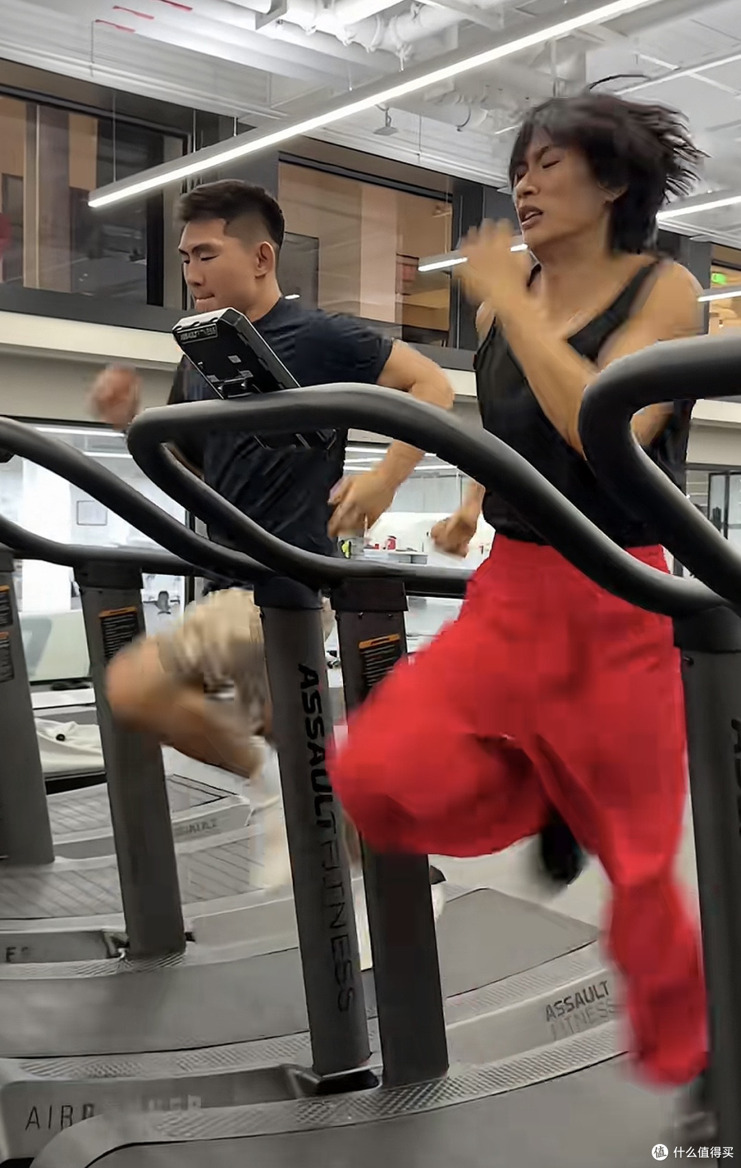 花小龙又反向自律？和UFC运动员宋亚东自律的一天