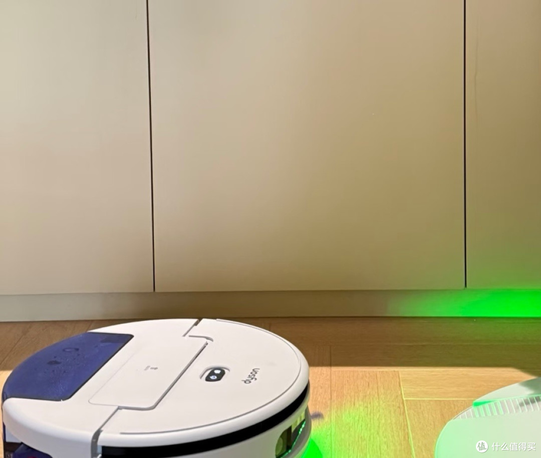 解放双手去污渍!戴森R3 AI扫拖机器人新品实测
