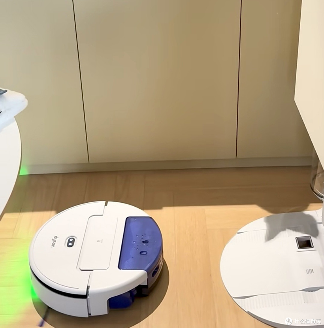 解放双手去污渍!戴森R3 AI扫拖机器人新品实测