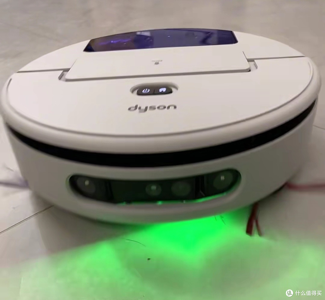 解放双手去污渍!戴森R3 AI扫拖机器人新品实测