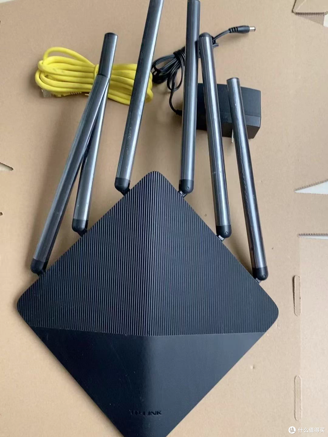 卧室信号一格?闲鱼大量涌入TP-LinkWDR7660,花28块立马全屋满格