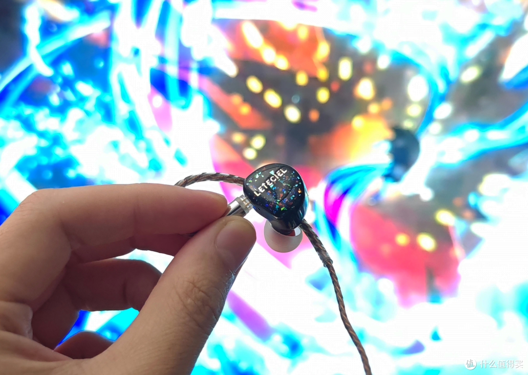 二刺螈入耳星见夏空幻MIRA,三百块的ACG人声入耳塞