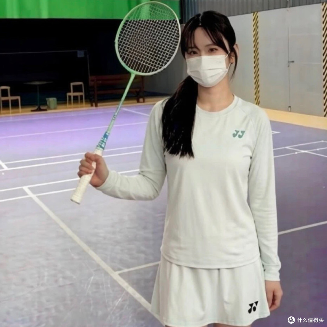 从一百块的拍子到天斧77PRO:一个羽毛球新手的进阶装备推荐