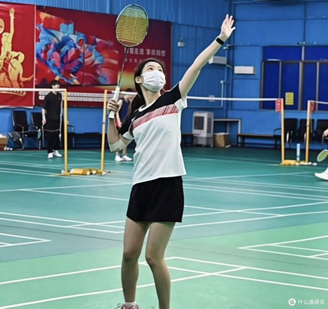 从一百块的拍子到天斧77PRO:一个羽毛球新手的进阶装备推荐