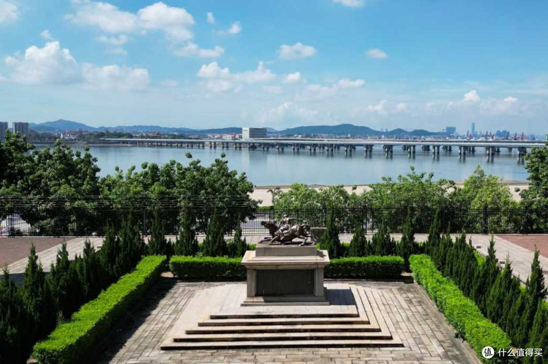 1940年4月26日,24岁的她怀着身孕冲向敌阵,再没回来