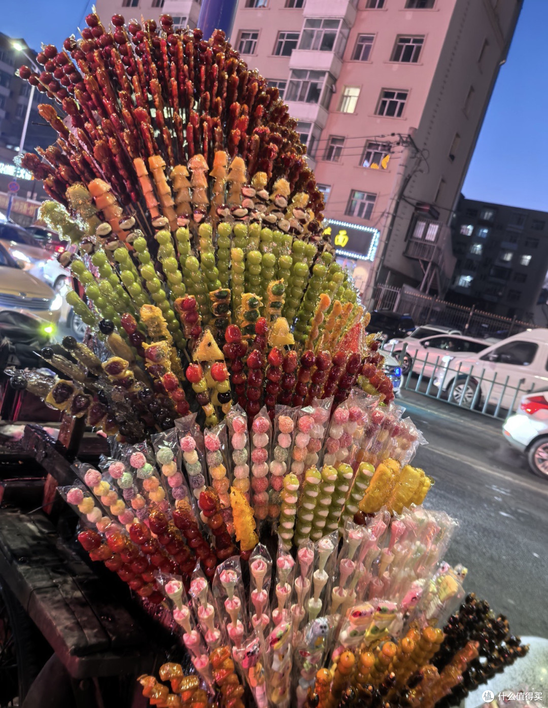 9块9的糖葫芦串成瑜伽裤,今年山东把秋天吃明白了