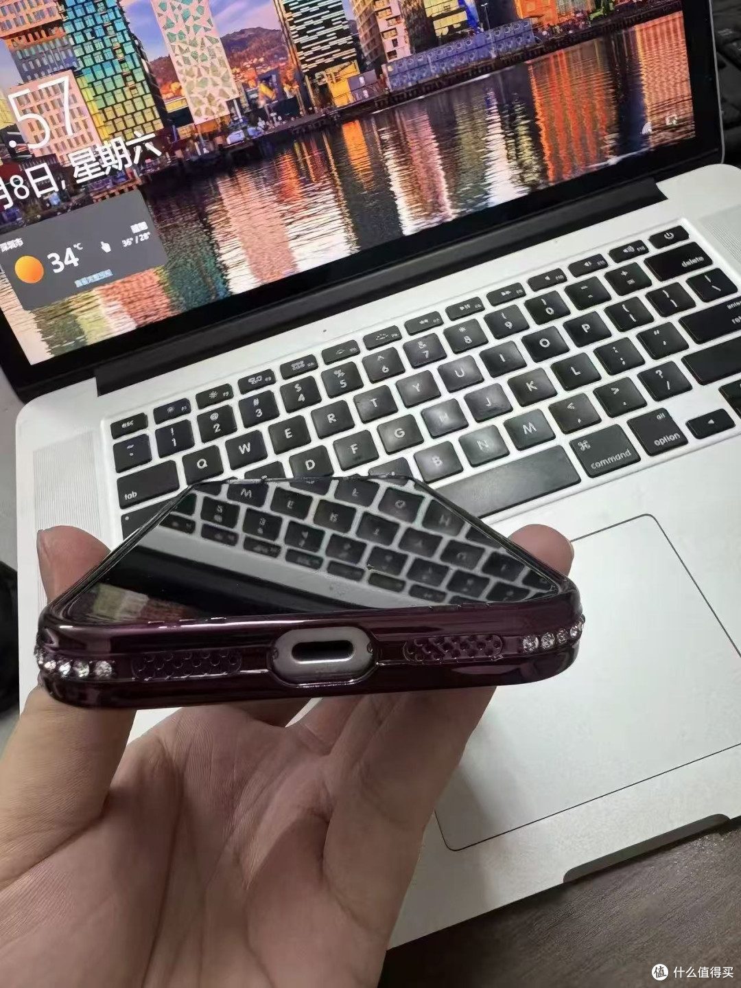 壳上那个能翻出来的小片，比支架配件省事
