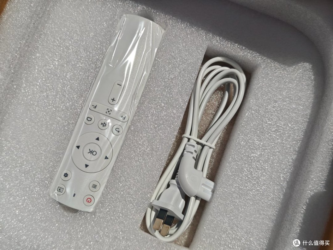 GlowBox小光盒R1体验:百元便携投影,租房党宿舍神器