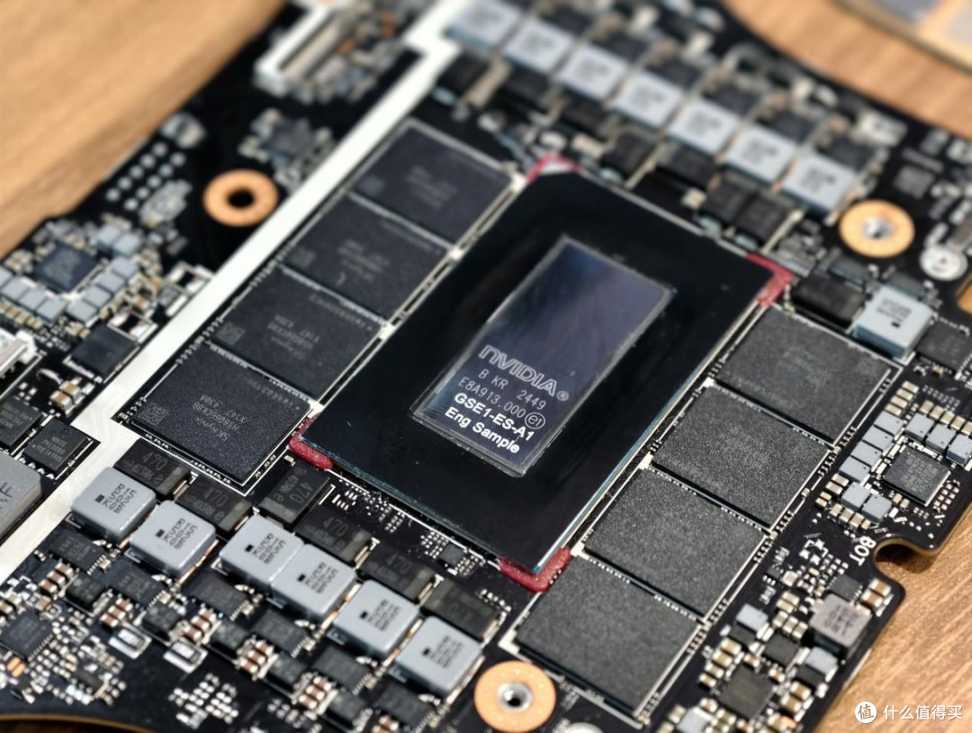RTX Spark笔记本浅析:128GB统一内存,1 PFLOPS,端侧AI的新篇章