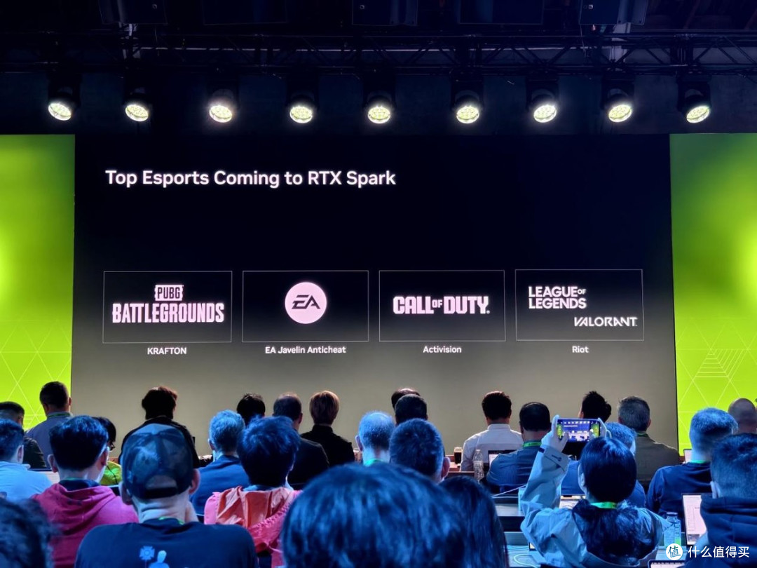 RTX Spark笔记本浅析:128GB统一内存,1 PFLOPS,端侧AI的新篇章