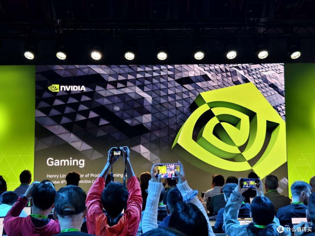 RTX Spark笔记本浅析:128GB统一内存,1 PFLOPS,端侧AI的新篇章