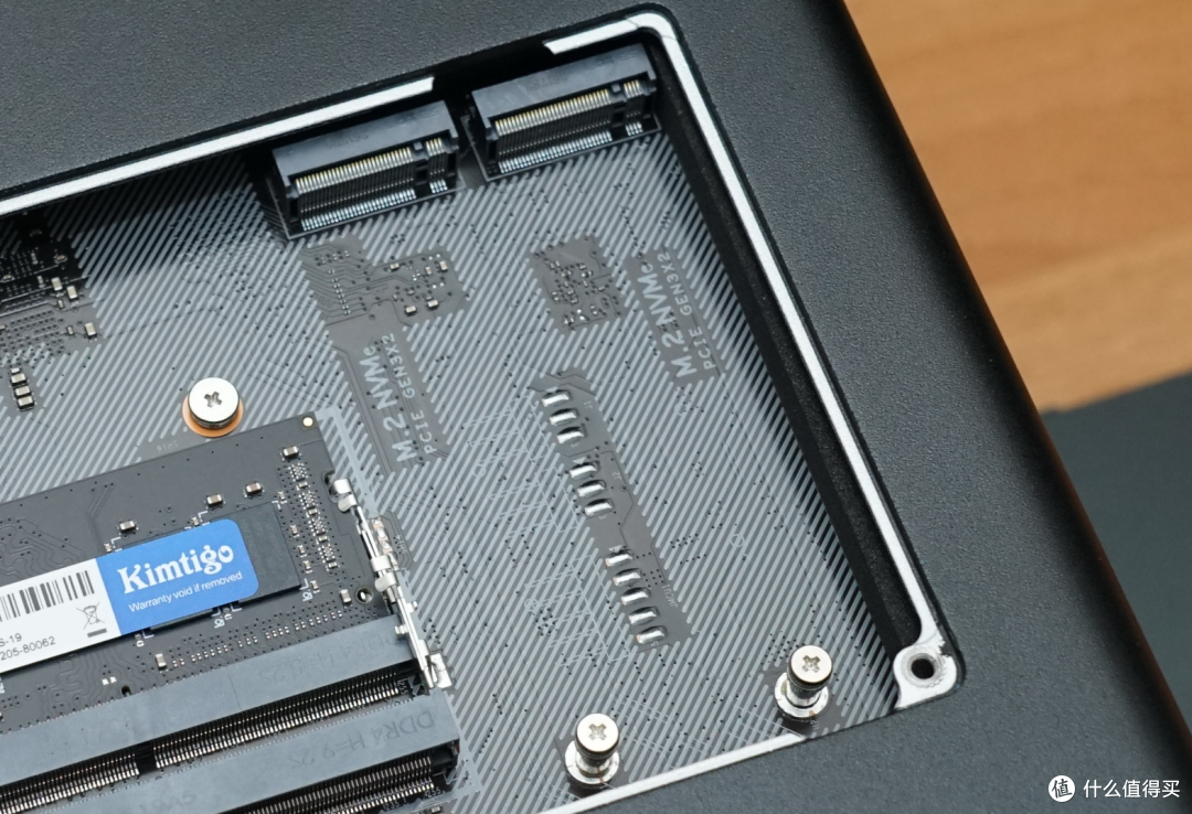 创作者的本地数据中心:双万兆的绿联DXP4800 GT,重塑素材库存储