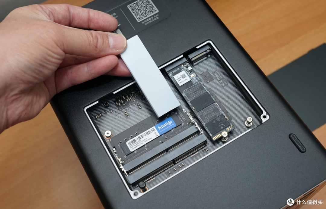 创作者的本地数据中心:双万兆的绿联DXP4800 GT,重塑素材库存储