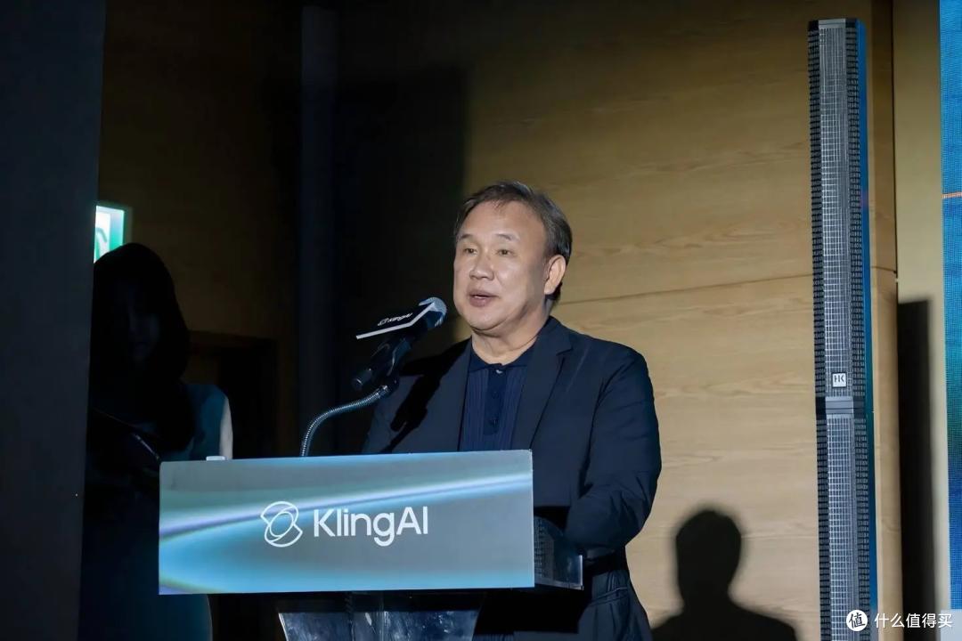 韩国导演金性洙在活动上做演讲图源：央广网