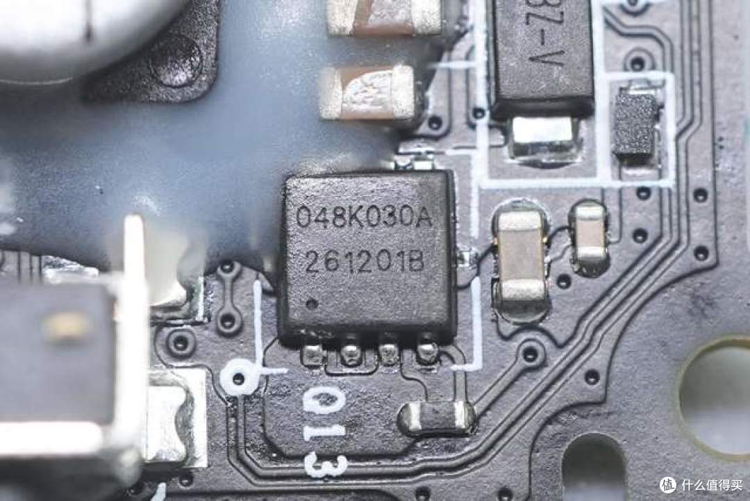 拆一款奥海代工小米55W智能数显伸缩线充电宝