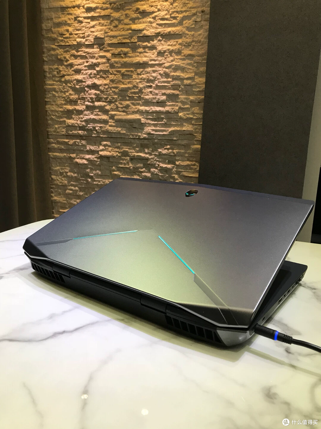 2300元外星人17,原价三万和吃鸡都站不住