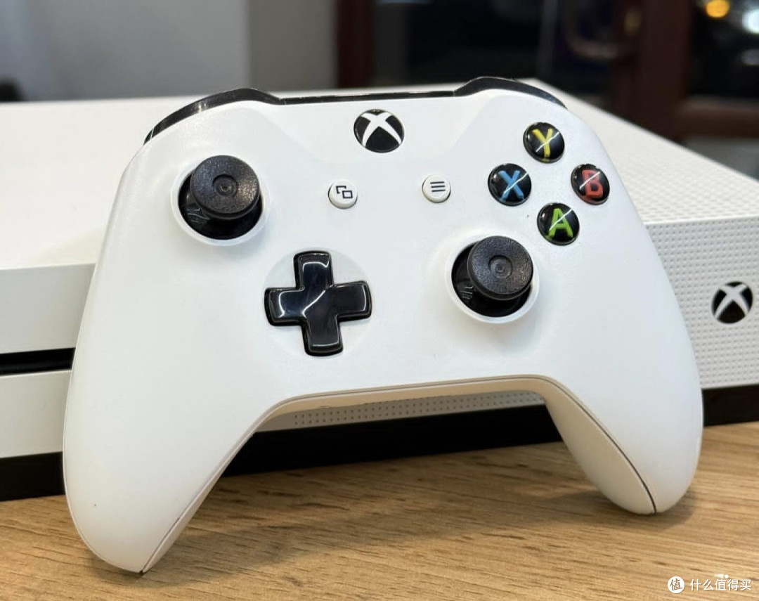 完美平替苹果Mac mini,400元的二手Xbox,能看蓝光视频,能玩3A游戏大作,2026年最值得的捡漏