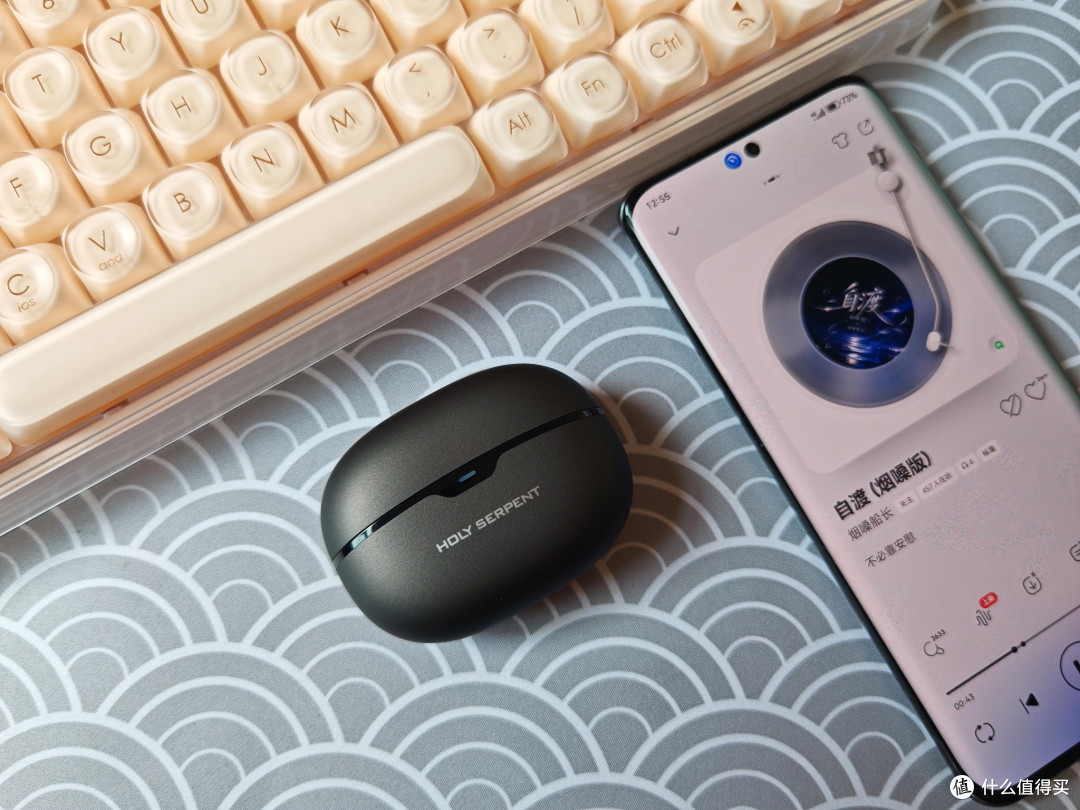 蛇圣陨石 Max 实测|铍振膜 + 骨声纹通话,暴汗也能用的耳夹耳机