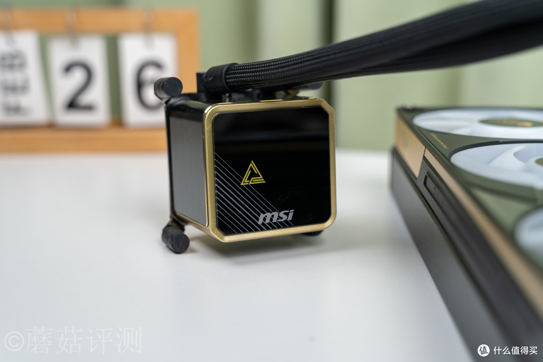 水冷还能怎么卷?上裸眼3D!微星MEG CORELIQUID E15 360超神水冷