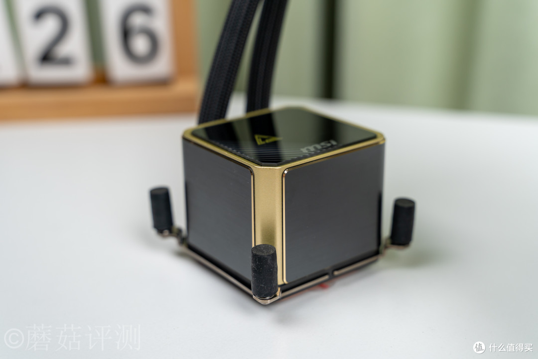 水冷还能怎么卷?上裸眼3D!微星MEG CORELIQUID E15 360超神水冷