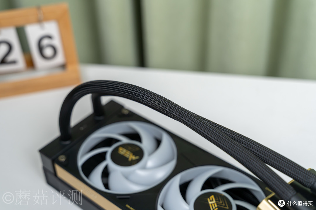 水冷还能怎么卷?上裸眼3D!微星MEG CORELIQUID E15 360超神水冷