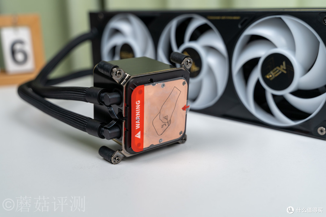水冷还能怎么卷?上裸眼3D!微星MEG CORELIQUID E15 360超神水冷