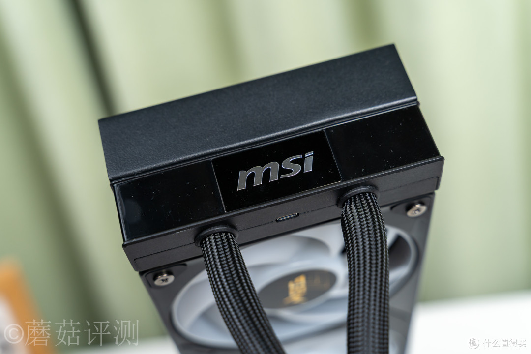 水冷还能怎么卷?上裸眼3D!微星MEG CORELIQUID E15 360超神水冷
