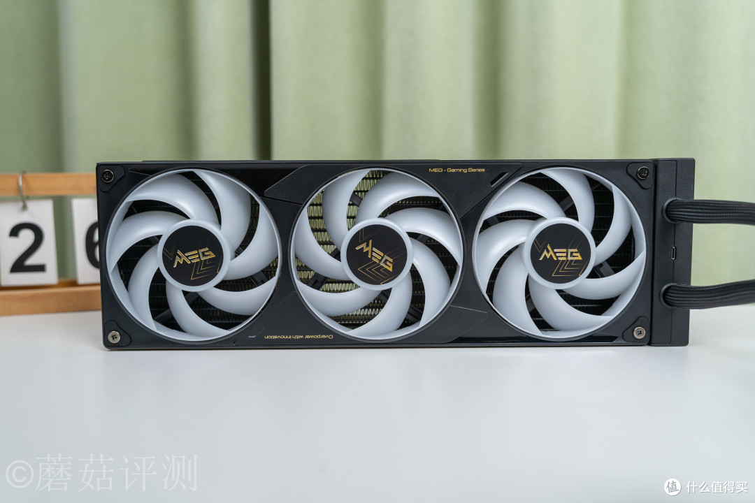 水冷还能怎么卷?上裸眼3D!微星MEG CORELIQUID E15 360超神水冷