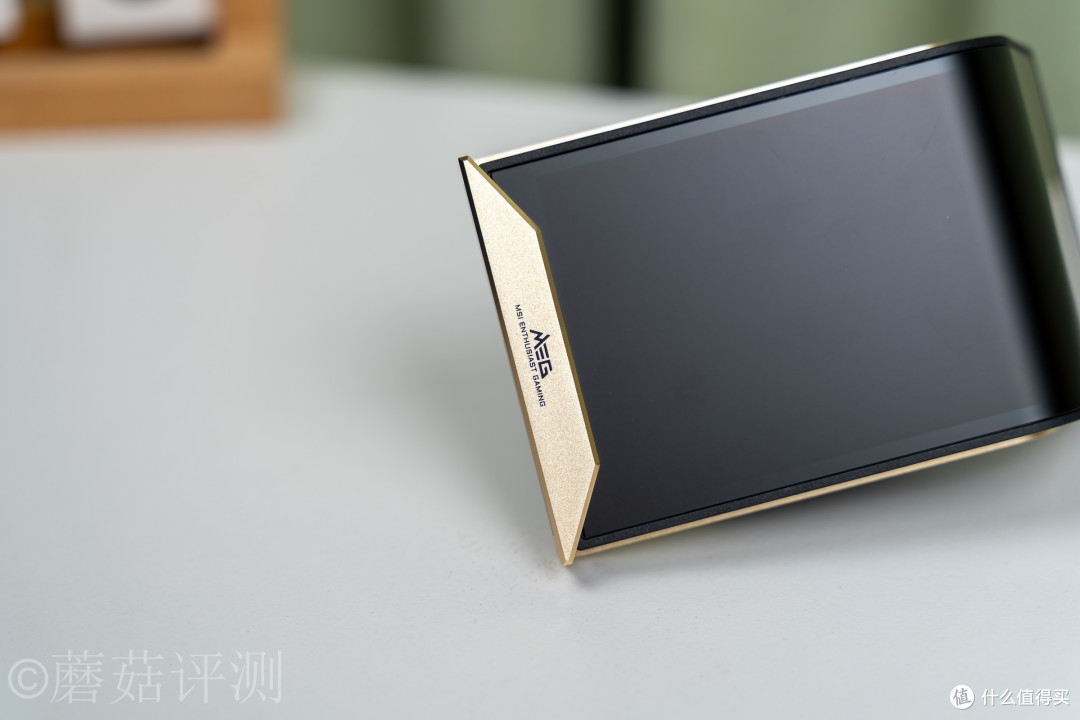 水冷还能怎么卷?上裸眼3D!微星MEG CORELIQUID E15 360超神水冷