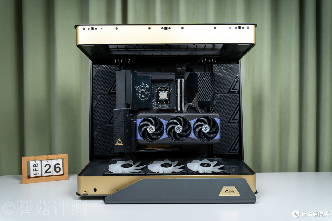 水冷还能怎么卷?上裸眼3D!微星MEG CORELIQUID E15 360超神水冷