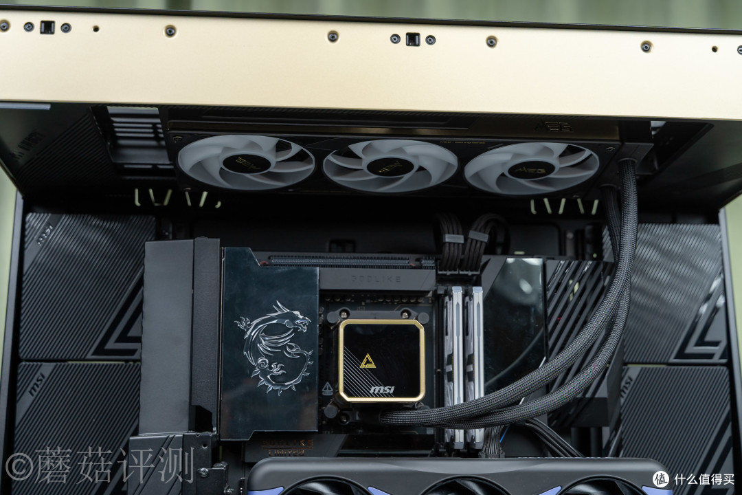 水冷还能怎么卷?上裸眼3D!微星MEG CORELIQUID E15 360超神水冷