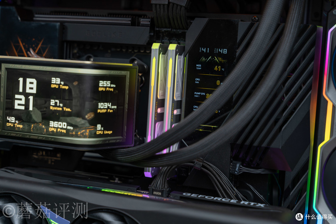 水冷还能怎么卷?上裸眼3D!微星MEG CORELIQUID E15 360超神水冷