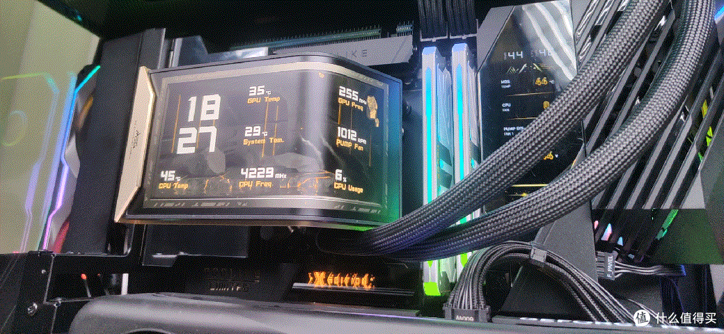 水冷还能怎么卷?上裸眼3D!微星MEG CORELIQUID E15 360超神水冷