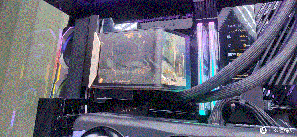 水冷还能怎么卷?上裸眼3D!微星MEG CORELIQUID E15 360超神水冷