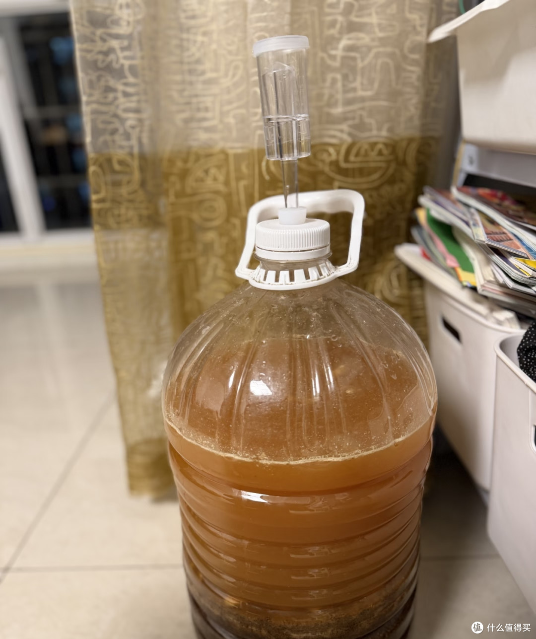 豆饼肥这样发酵使用,蝴蝶兰一茬接一茬冒花苞,省钱还不烧根