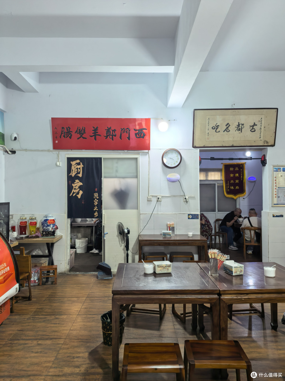 宋都觅食,步寻汴梁:桶子鸡、夜市和羊双肠
