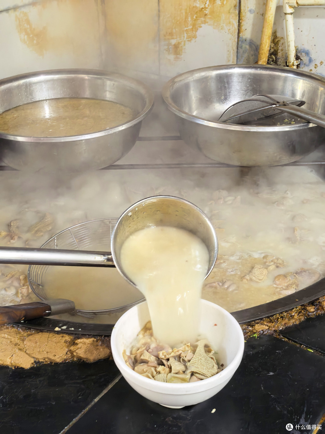 宋都觅食,步寻汴梁:桶子鸡、夜市和羊双肠