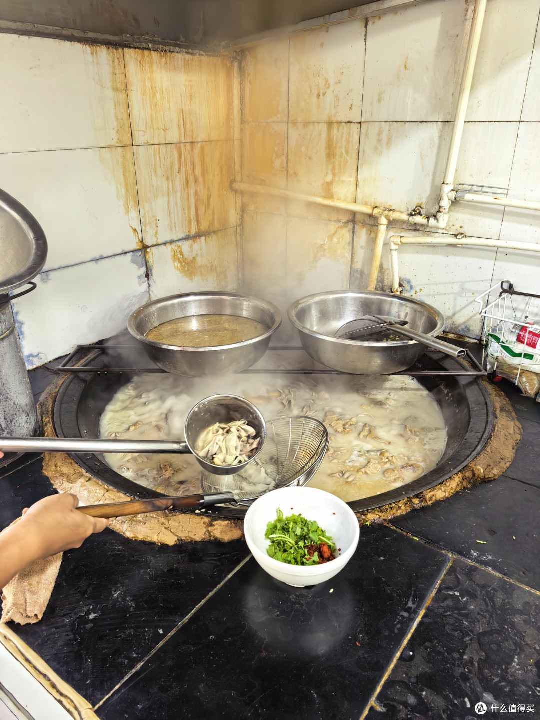 宋都觅食,步寻汴梁:桶子鸡、夜市和羊双肠